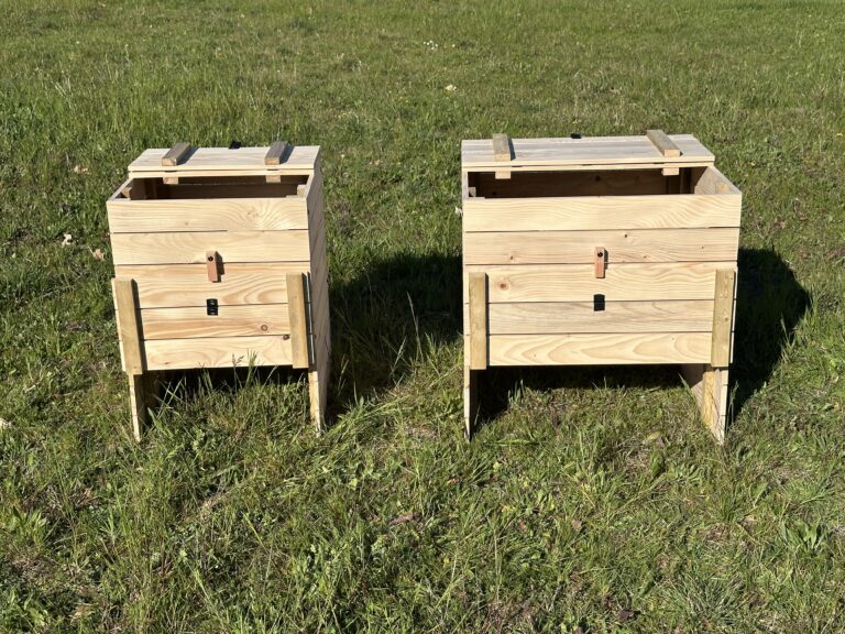 Composteur en bois pour le jardin, fabriqué grâce au savoir-faire artisanal de Delexter.