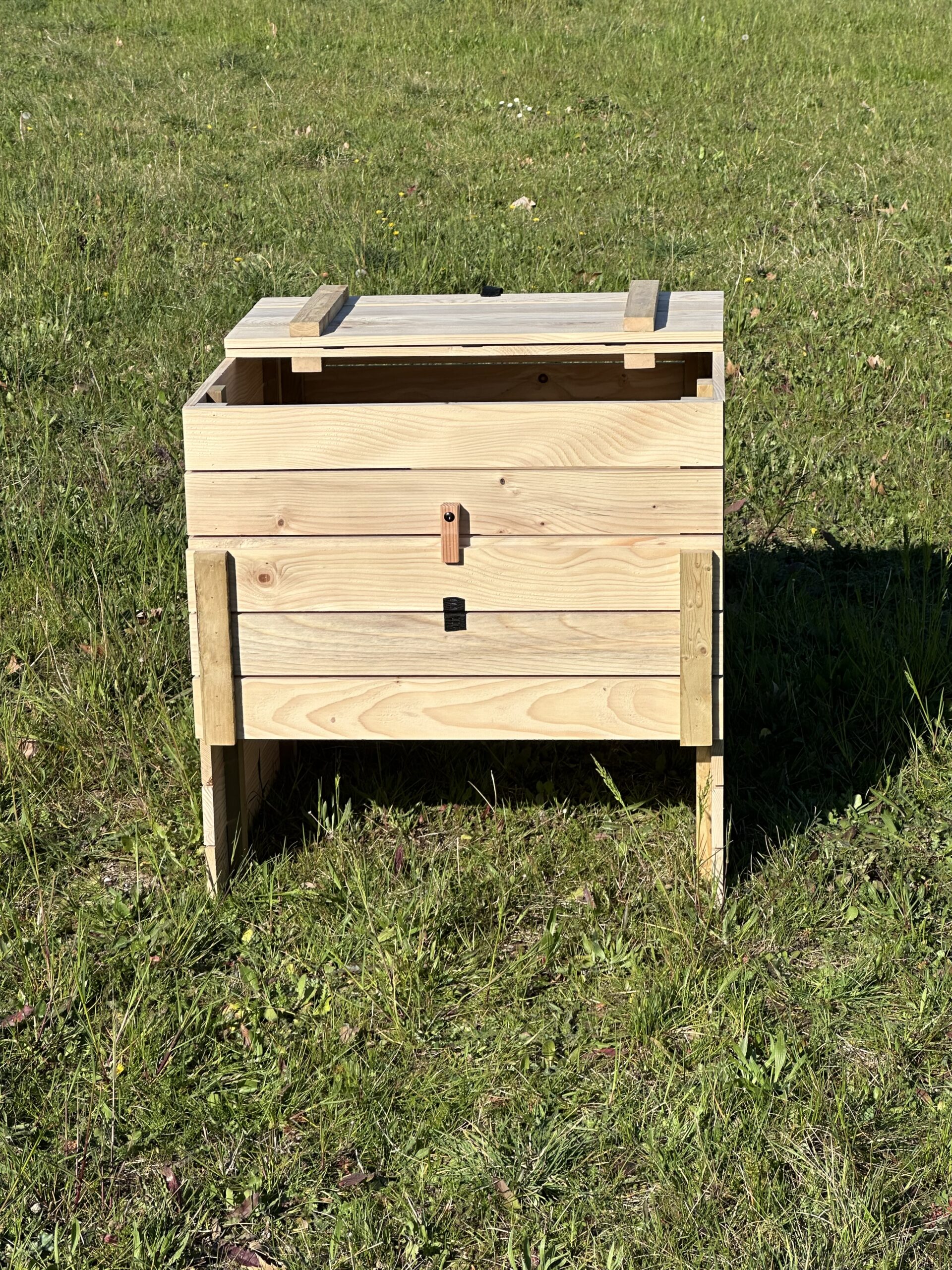 composteur-bois-artisanal-madeinfrance-limoux Découvrez nos composteurs en bois de Douglas, fabriqués à Limoux.